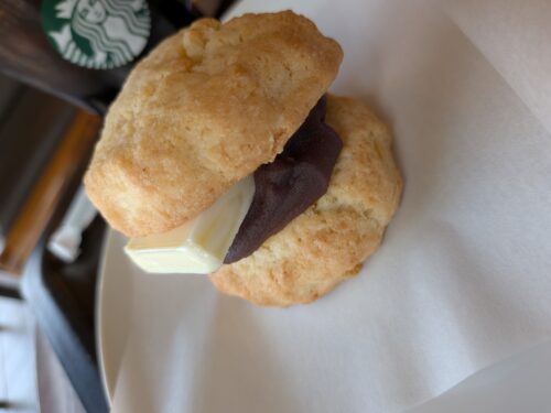 スタバ「あんバタースコーンサンド」