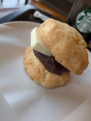 スタバ「あんバタースコーンサンド」